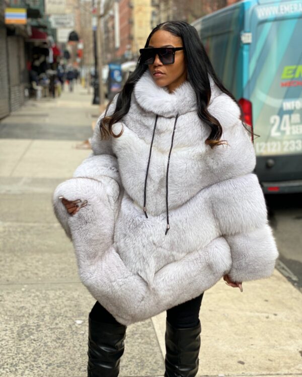 Women's DaRucci Natural Blue Fox Fur Poncho (White)